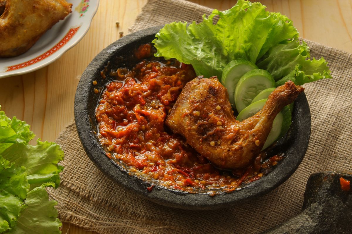 Ayam Penyet Sambal Terasi, Juara di Lidah!